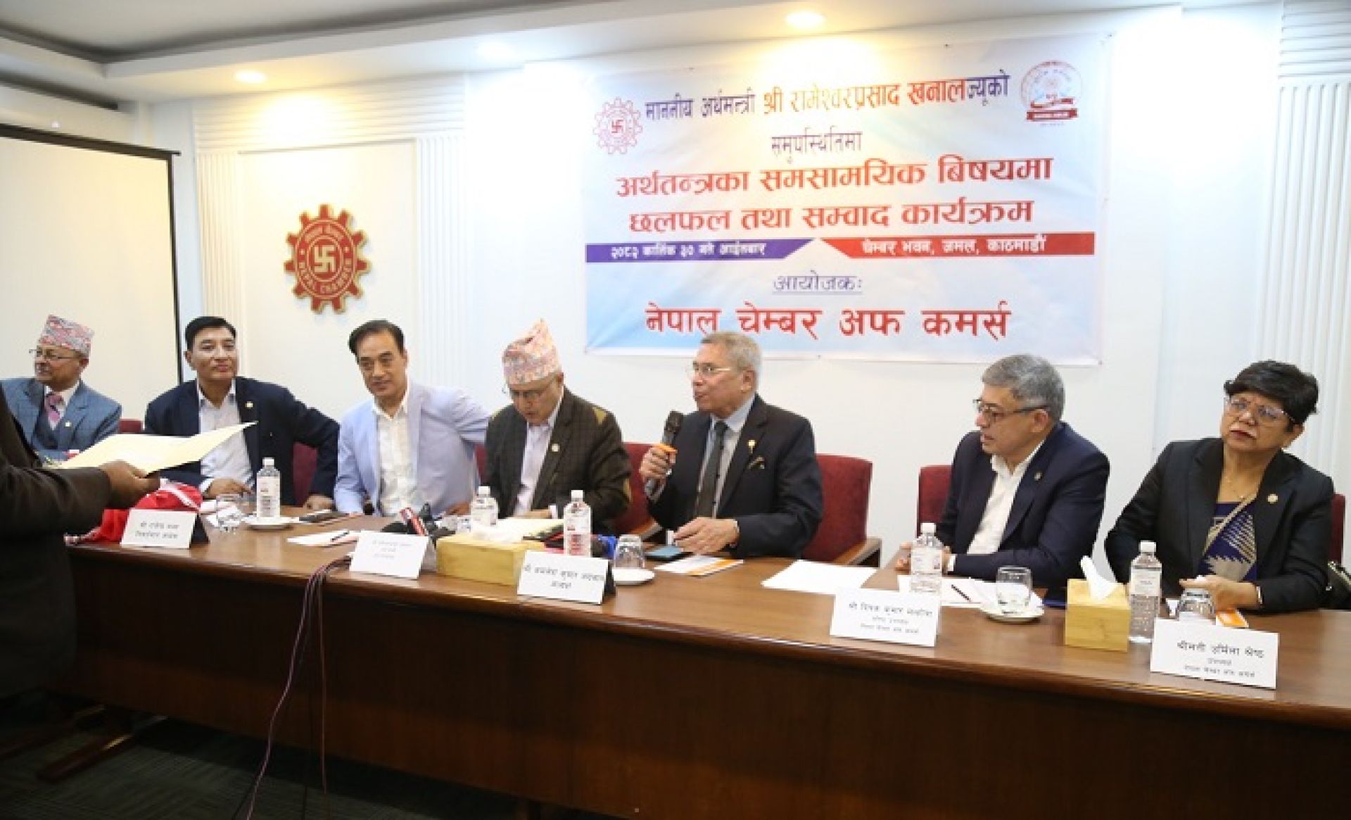 चेम्बर अध्यक्ष अग्रवालद्वारा अर्थमन्त्री समक्ष तीन प्रमुख मुद्दा: लगानी सुरक्षा, कर सुधार र सहकारी उद्धार